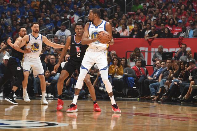 热刺官方：33岁老将本·戴维斯续约1年，效力球队13年